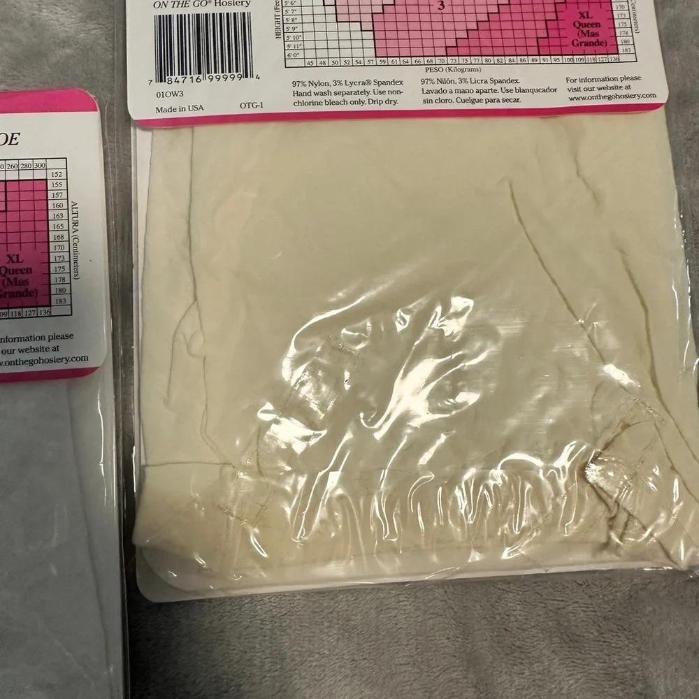 2 pair On the Go! Pantyhose Hose Sz 3, 1 pr Off White,‎ 1 pr White